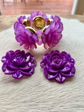 PURPLE STRTCH BRACELET & CLIP ON EARRINGS / FLOWERS / VINTAGE